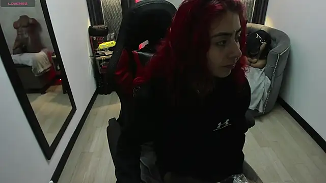 selene red  online show from 03/06/25, 12:41