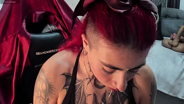 selene red  online show from 03/09/25, 04:44