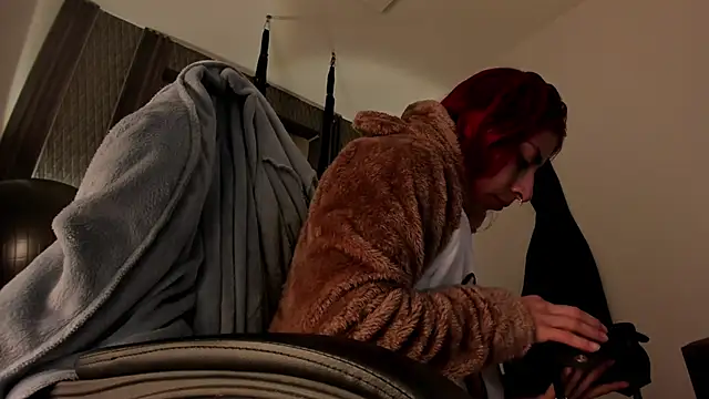 selene red  online show from 10/10/25, 02:38