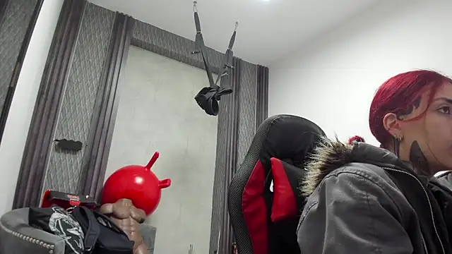 selene red  online show from 02/17/26, 12:40