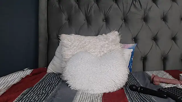 LOYAL SASHA online show from 12/22/25, 11:02