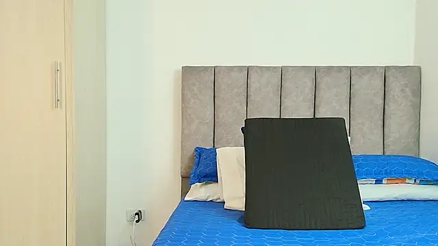 karina lewis  online show from 03/22/25, 03:30