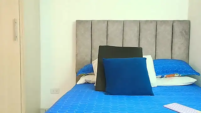 karina lewis  online show from 09/22/25, 04:03