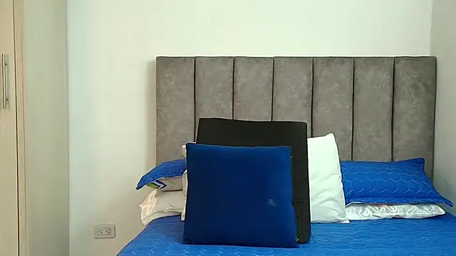 karina lewis  online show from 11/06/25, 03:51