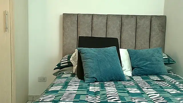 karina lewis  online show from 02/17/26, 04:42