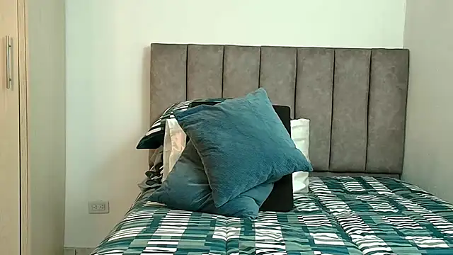 karina lewis  online show from 03/06/26, 03:47