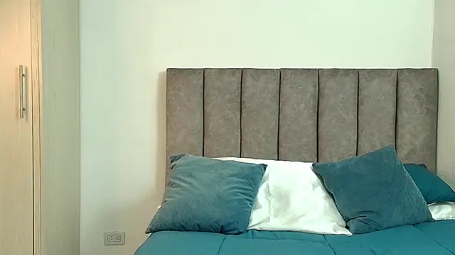 karina lewis  online show from 04/07/26, 05:41