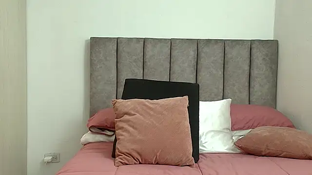 karina lewis  online show from 05/23/26, 04:50