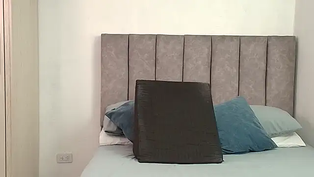 karina lewis  online show from 07/04/26, 06:19