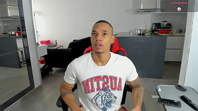 Snapshot of TROYWESLY- chatting on 02/08/26, 07:06 TROYWESLY- online show from 02/08/26, 07:06