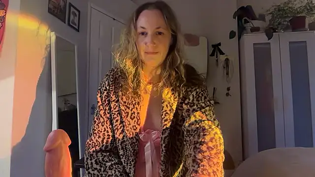 Littlelolo60 online show from 02/05/26, 05:17