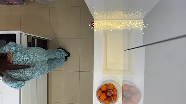 Snapshot of Mika_Miller chatting on 12/20/24, 09:39 Mika Miller online show from 12/20/24, 09:39