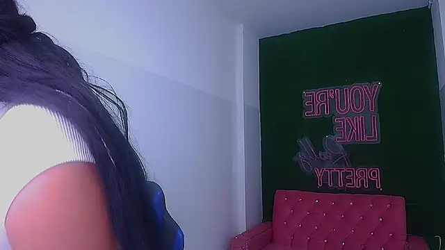 Snapshot of brenda_a_ chatting on 12/12/24, 11:07 brenda a online show from 12/12/24, 11:07