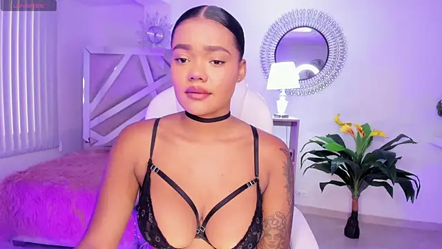 Snapshot of madisson_davon chatting on 12/10/24, 02:17 madisson davon online show from 12/10/24, 02:17