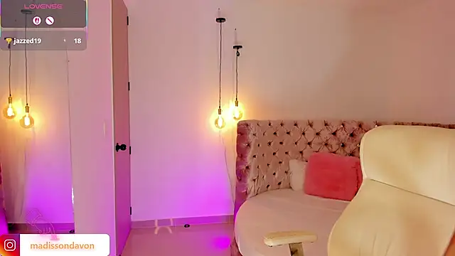 Snapshot of madisson_davon chatting on 10/14/25, 08:31 madisson davon online show from 10/14/25, 08:31