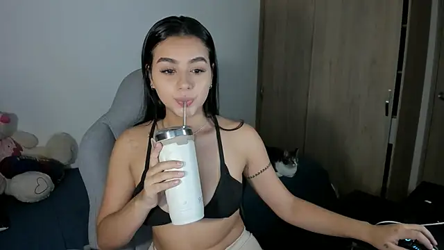 julia strauns online show from 10/08/25, 05:27