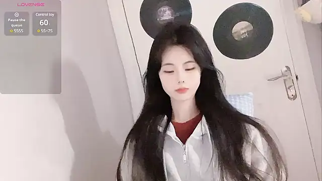 Qedgjwyz1 online show from 02/07/25, 04:48