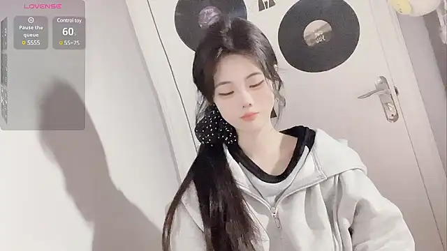 Qedgjwyz1 online show from 02/16/25, 05:04