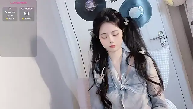 Qedgjwyz1 online show from 03/19/25, 03:30