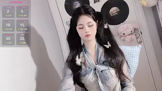 Qedgjwyz1 online show from 03/19/25, 12:34