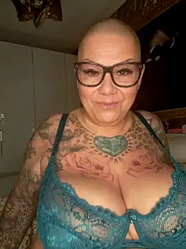 gepiercte nippel online show from 12/23/24, 12:25