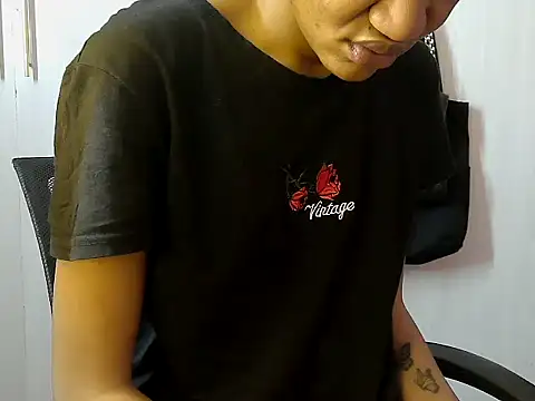 Destiny Desire online show from 09/29/25, 09:47