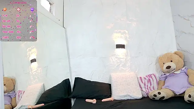 zorravioletta1 online show from 12/17/25, 11:49