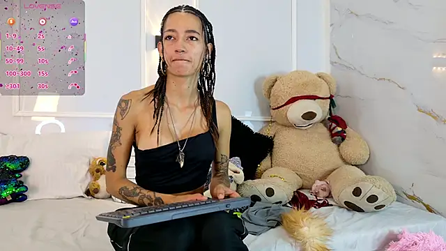 Snapshot of zorravioletta1 chatting on 02/19/26, 12:12 zorravioletta1 online show from 02/19/26, 12:12