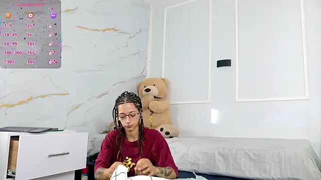 Snapshot of zorravioletta1 chatting on 02/23/26, 12:02 zorravioletta1 online show from 02/23/26, 12:02