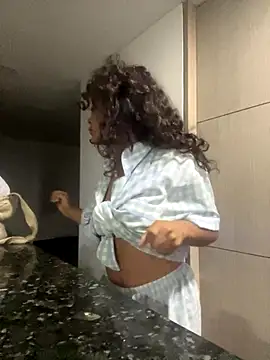 Marie Rose online show from 12/18/25, 06:08