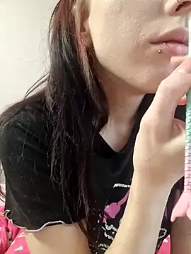 Snapshot of _Alice_0-0 chatting on 10/10/25, 02:10  Alice 0-0 online show from 10/10/25, 02:10