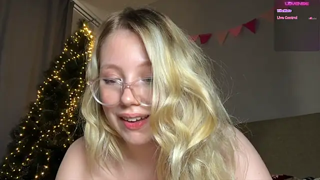 HoneyAudrey online show from 12/27/24, 06:24