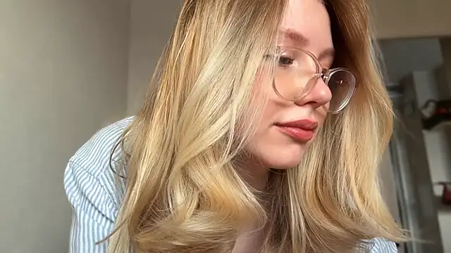 HoneyAudrey online show from 02/28/25, 03:48