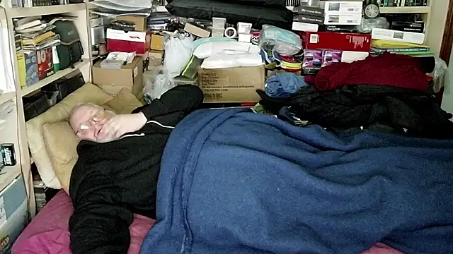 Snapshot of hadeszeuss2 chatting on 12/18/24, 05:42 hadeszeuss2 online show from 12/18/24, 05:42