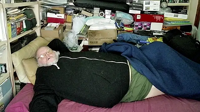 Snapshot of hadeszeuss2 chatting on 12/18/24, 08:47 hadeszeuss2 online show from 12/18/24, 08:47