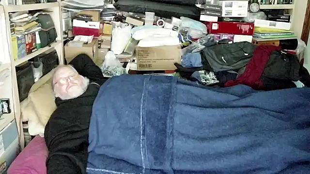 Snapshot of hadeszeuss2 chatting on 12/19/24, 04:46 hadeszeuss2 online show from 12/19/24, 04:46