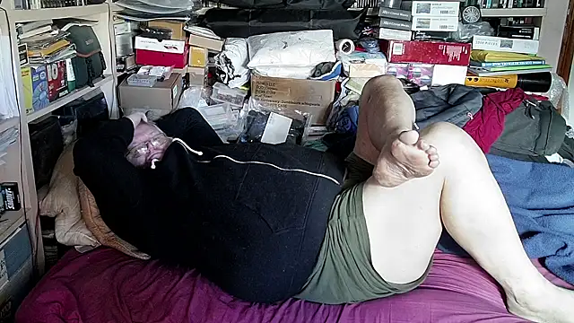 Snapshot of hadeszeuss2 chatting on 12/20/24, 01:33 hadeszeuss2 online show from 12/20/24, 01:33