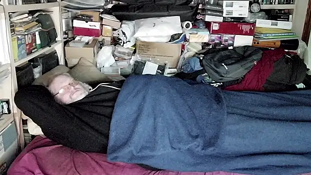 Snapshot of hadeszeuss2 chatting on 12/20/24, 04:36 hadeszeuss2 online show from 12/20/24, 04:36