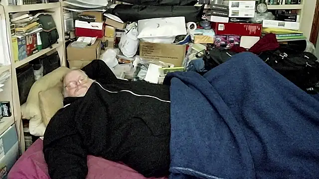 Snapshot of hadeszeuss2 chatting on 12/21/24, 12:09 hadeszeuss2 online show from 12/21/24, 12:09