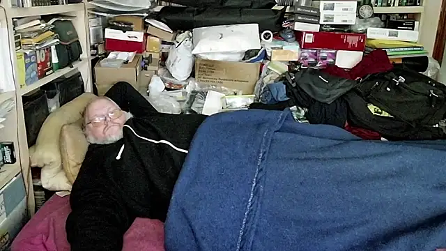 Snapshot of hadeszeuss2 chatting on 12/21/24, 04:36 hadeszeuss2 online show from 12/21/24, 04:36