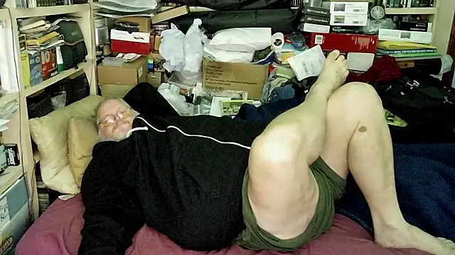 Snapshot of hadeszeuss2 chatting on 12/22/24, 05:32 hadeszeuss2 online show from 12/22/24, 05:32