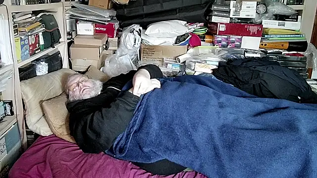 Snapshot of hadeszeuss2 chatting on 12/30/24, 01:36 hadeszeuss2 online show from 12/30/24, 01:36