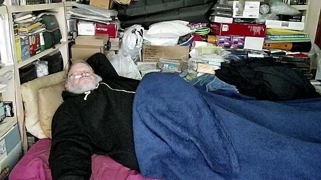 Snapshot of hadeszeuss2 chatting on 12/30/24, 04:40 hadeszeuss2 online show from 12/30/24, 04:40