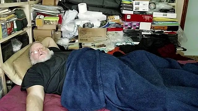 Snapshot of hadeszeuss2 chatting on 01/09/25, 06:15 hadeszeuss2 online show from 01/09/25, 06:15