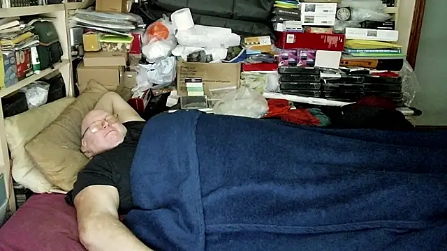 Snapshot of hadeszeuss2 chatting on 01/17/25, 05:30 hadeszeuss2 online show from 01/17/25, 05:30