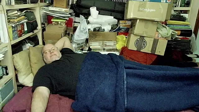 Snapshot of hadeszeuss2 chatting on 02/05/25, 06:04 hadeszeuss2 online show from 02/05/25, 06:04