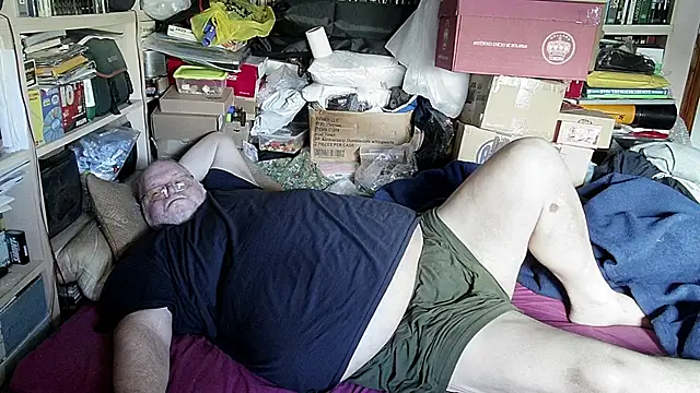 Snapshot of hadeszeuss2 chatting on 02/15/25, 02:22 hadeszeuss2 online show from 02/15/25, 02:22