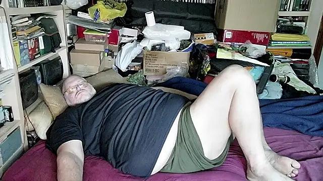 Snapshot of hadeszeuss2 chatting on 02/18/25, 04:59 hadeszeuss2 online show from 02/18/25, 04:59