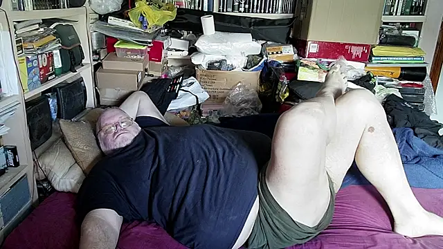 Snapshot of hadeszeuss2 chatting on 02/19/25, 02:44 hadeszeuss2 online show from 02/19/25, 02:44