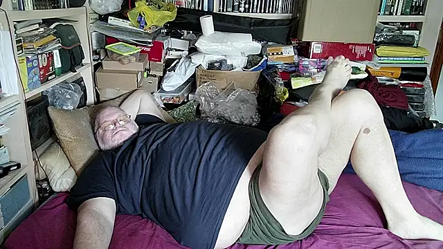 Snapshot of hadeszeuss2 chatting on 02/21/25, 02:27 hadeszeuss2 online show from 02/21/25, 02:27